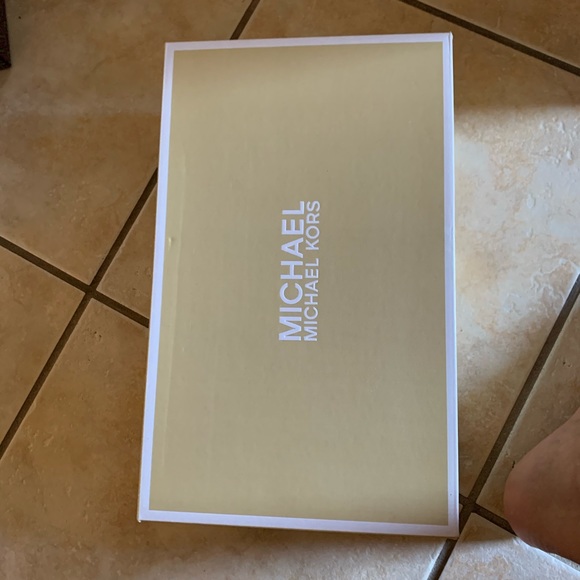 michael kors size 7men. good condition - Picture 10 of 10